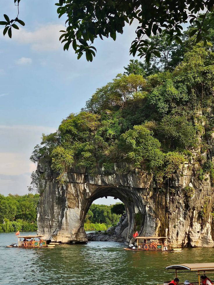 Colina de la trompa de Elefante , un hito emblemático situado en la confluencia de los rios Li y Yangshuo en Guilin China