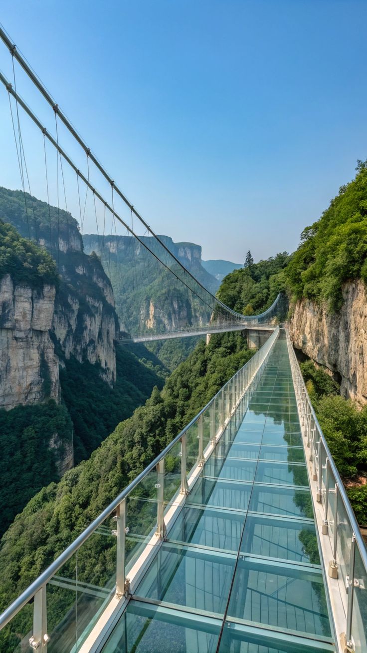 Puente de cristal de Zhangjiajie en china, una estructura diseñada por el arquitecto Haim Dotan